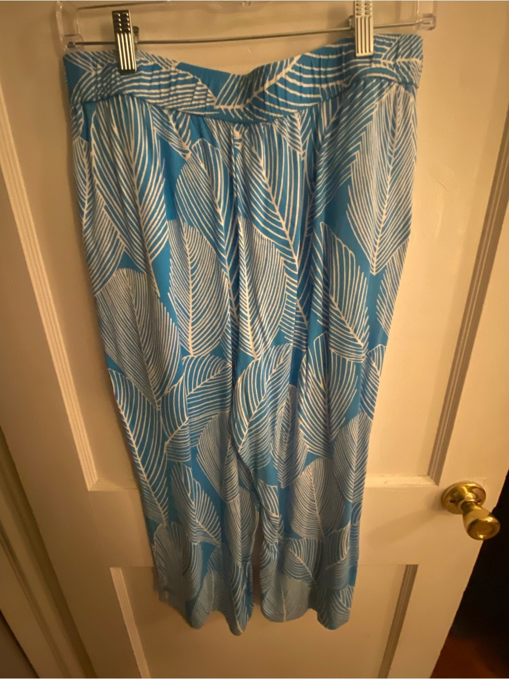 Blue and White Leaf Print Elastic Capris